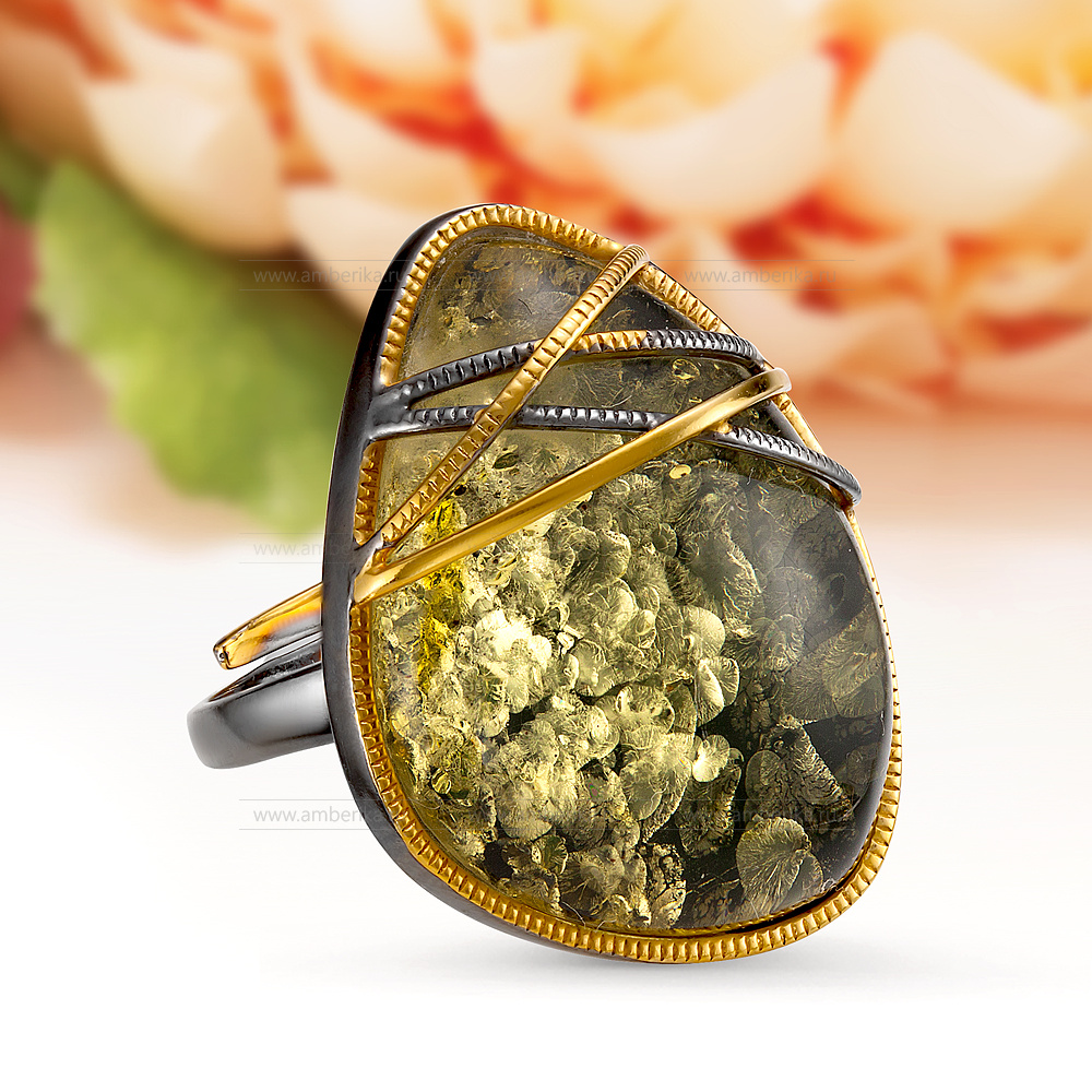 Кольцо из серебра 925 пробы с зеленым балтийским янтарем, артикул 12060