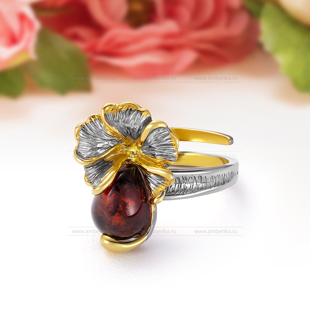 Кольцо "Фиалки" из серебра 925 пробы с коньячным балтийским янтарем, артикул 10903
