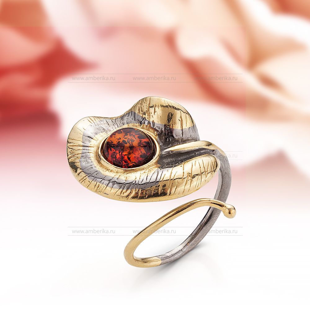 Кольцо из серебра 925 пробы с коньячным природным балтийским янтарем, артикул 10894