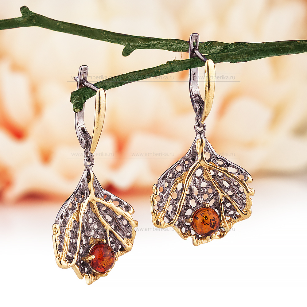Серьги из серебра 925 пробы с коньячным балтийским янтарем, артикул 10862