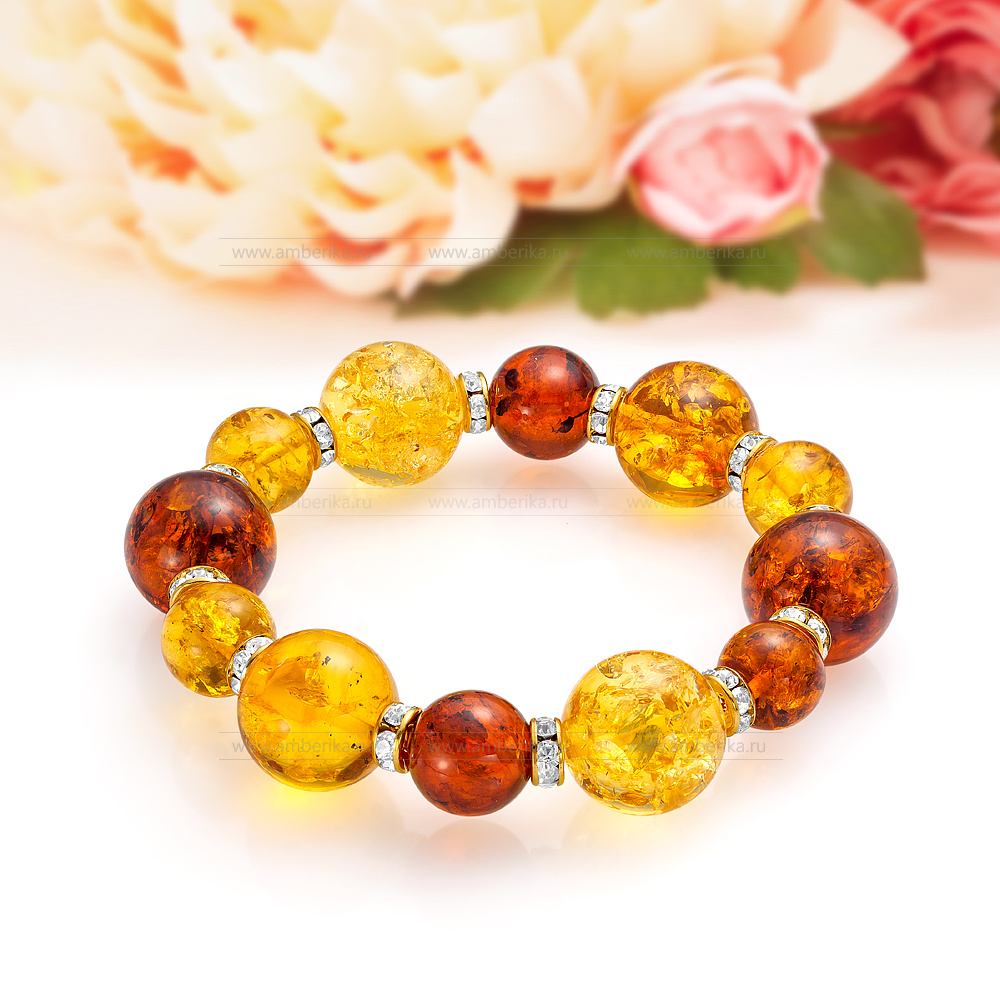 Браслет из балтийского природного янтаря "микс" в форме шара со стразами, артикул 12386