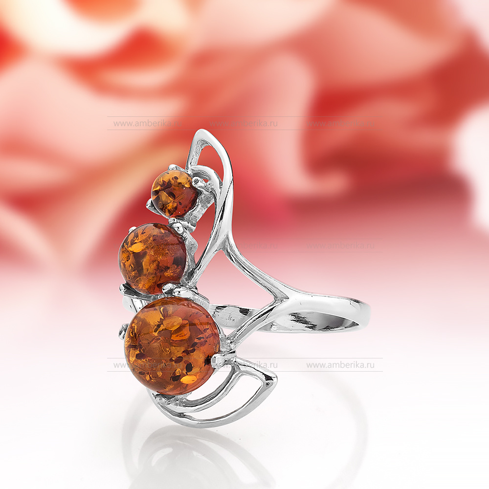 Кольцо из серебра 925 пробы с коньячным балтийским янтарем, артикул 10904