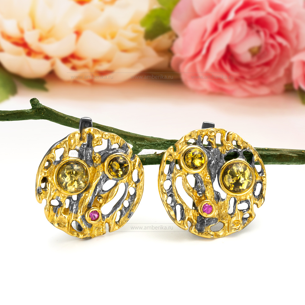 Серьги из серебра 925 пробы, украшенные зеленым природным янтарем, артикул 11719